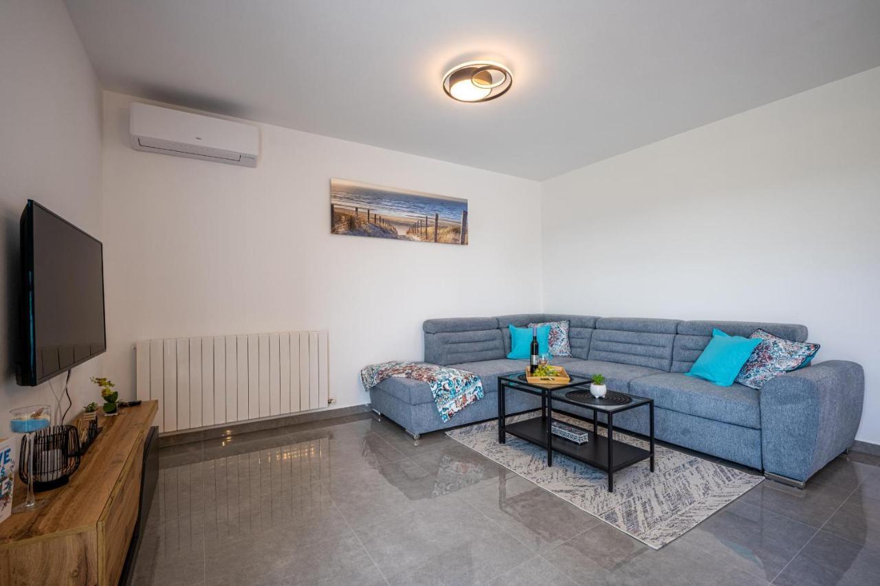 Domus Alba Apartments بولا المظهر الخارجي الصورة