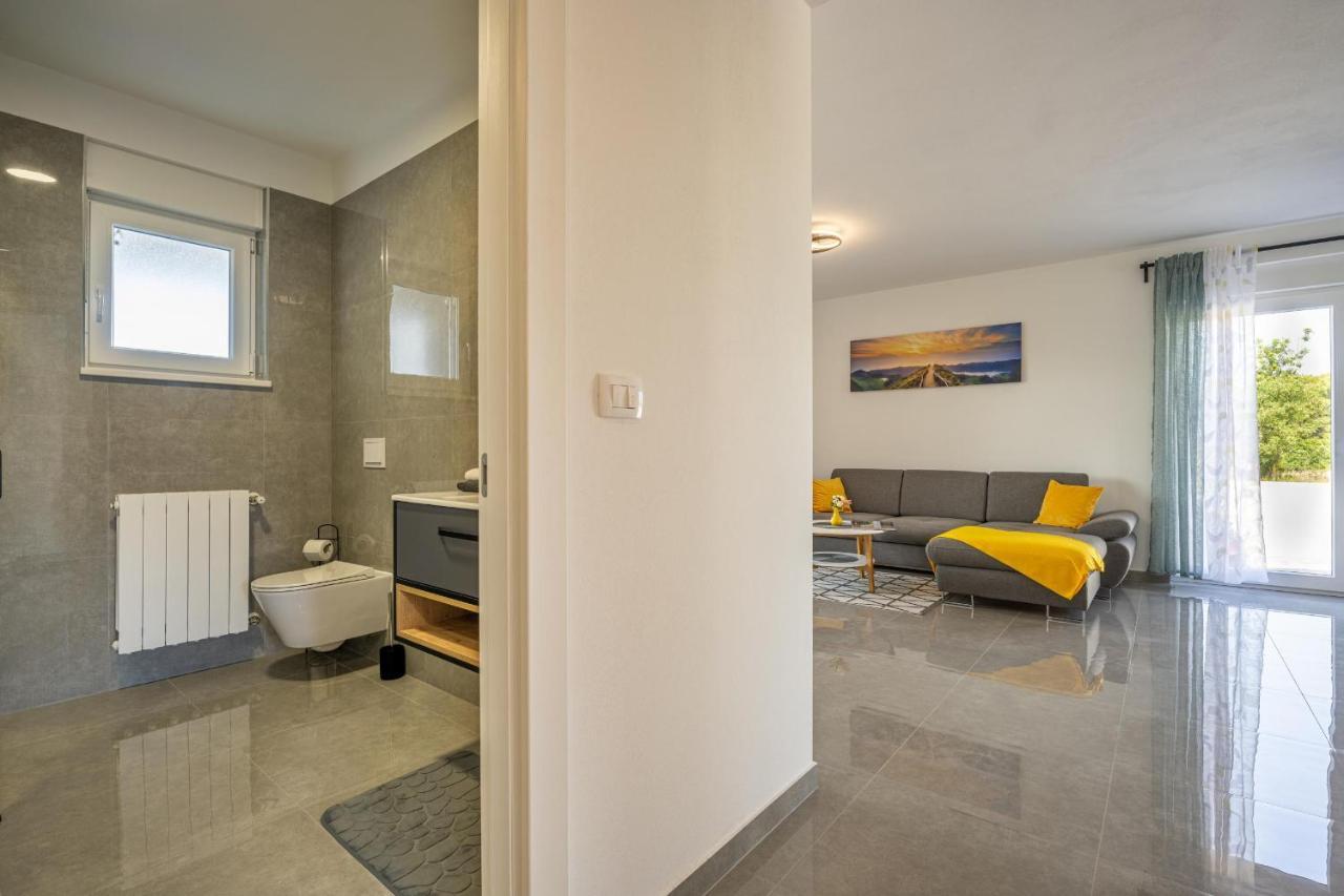 Domus Alba Apartments بولا المظهر الخارجي الصورة